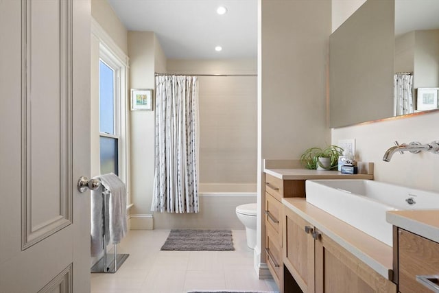full bathroom with toilet, vanity, shower / tub combo, and recessed lighting