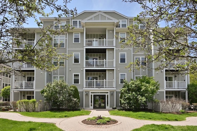 view of apartment building / complex