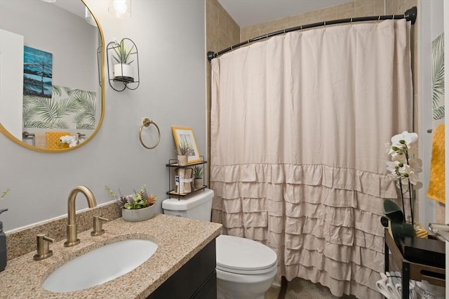 full bath featuring toilet, vanity, and a shower with shower curtain