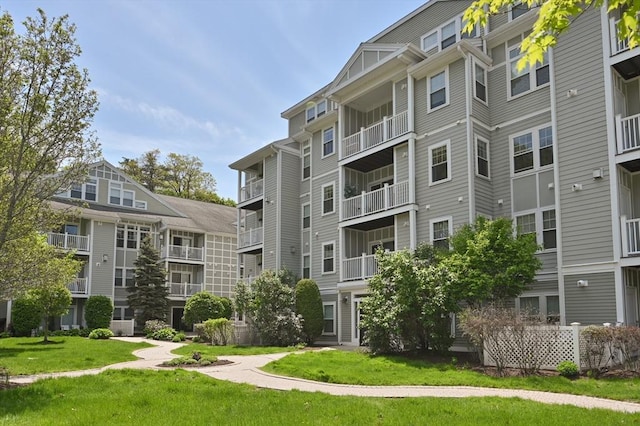 view of apartment building / complex
