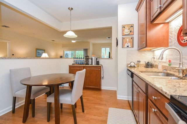 62 Abigail Way Unit 2003, Reading, MA 01867 - dining area with light wood-style floors