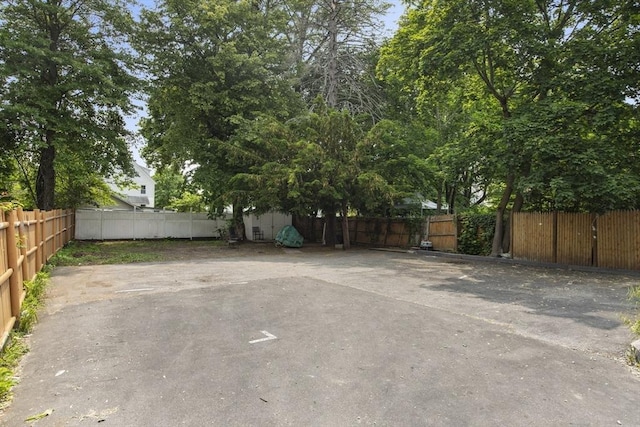 39 Pond St, Framingham, MA 01702 - view of yard