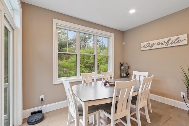 dining area featuring baseboards, light wood-style flooring, and recessed lighting