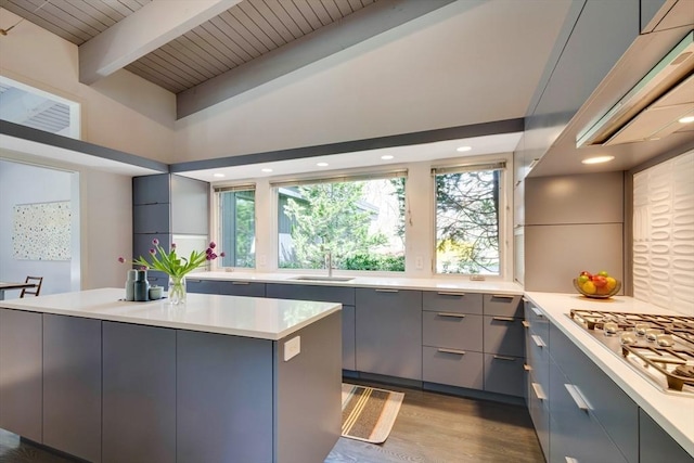 kitchen with stainless steel gas cooktop, a sink, gray cabinets, and modern cabinets