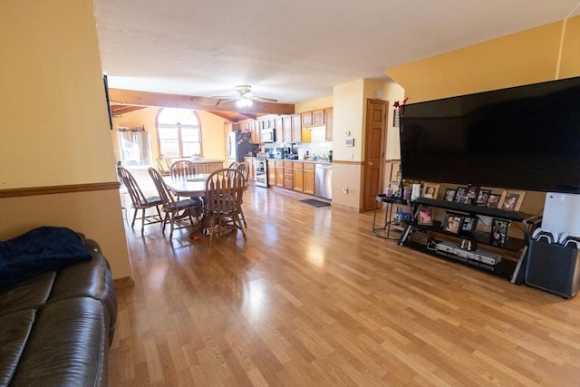 dining space featuring lofted ceiling, light hardwood / wood-style flooring, and ceiling fan