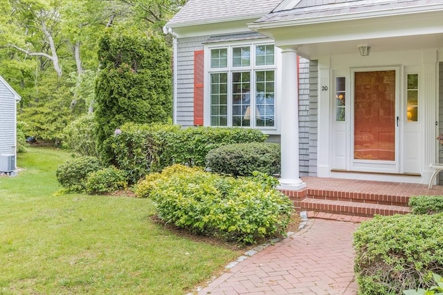 20 Crestview Cir, Barnstable, MA 02632 - entrance to property with a lawn and a shingled roof