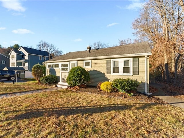 single story home with a front lawn