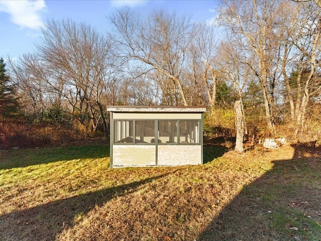 view of outdoor structure with a yard