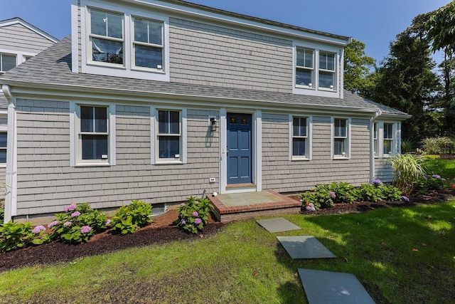 view of front of property with a front yard