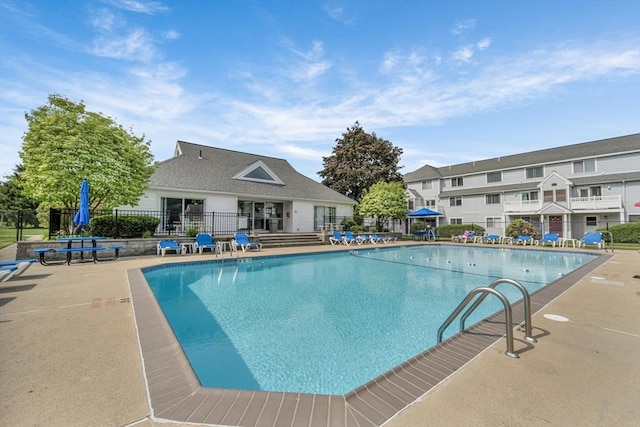 360 Littleton Rd Unit A5, Chelmsford, MA 01824 - community pool with a patio