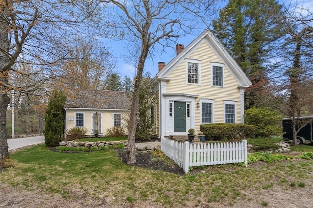 view of front of house with a front yard