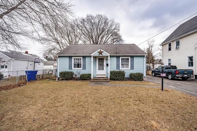 view of front of house with a front lawn