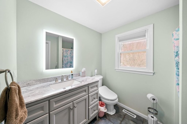 full bathroom featuring tile patterned flooring, toilet, vanity, visible vents, and baseboards