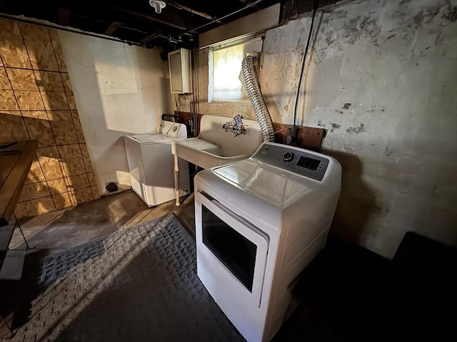 laundry room featuring laundry area, a sink, and independent washer and dryer