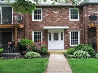 view of front of house with a front yard