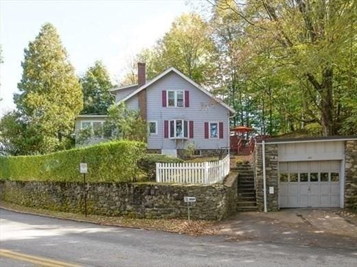 view of front facade featuring a garage