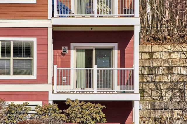 entrance to property featuring a balcony