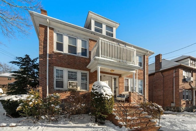 view of front of property featuring a balcony