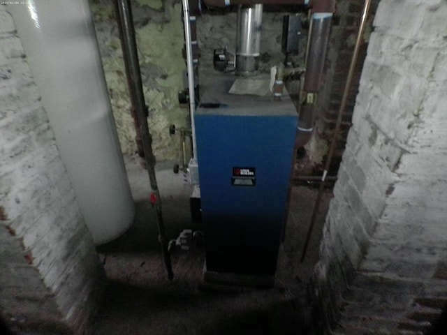 39 King St, Holyoke, MA 01040 - utility room featuring water heater