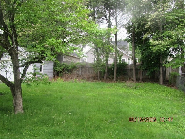 39 King St, Holyoke, MA 01040 - view of yard