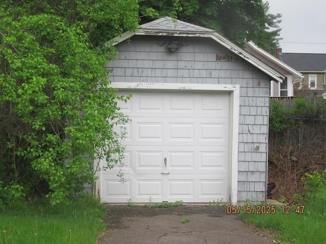 39 King St, Holyoke, MA 01040 - garage featuring driveway