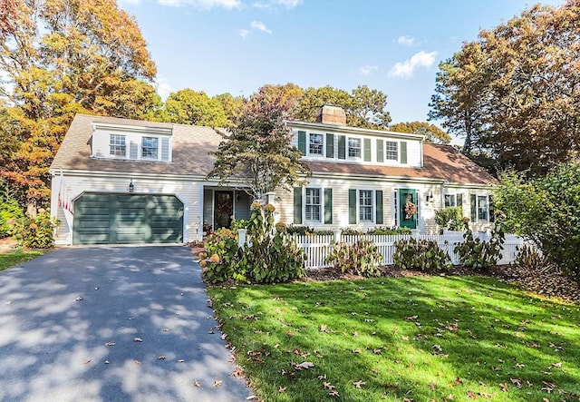 view of front of home featuring a front lawn and a garage