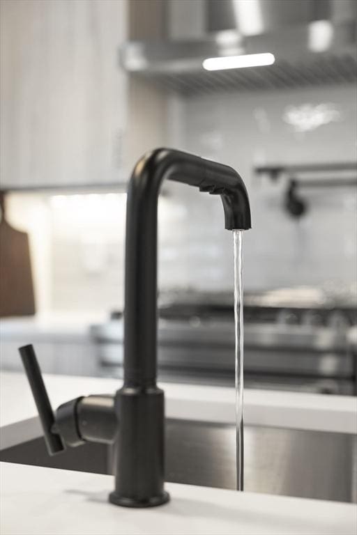 room details featuring a sink