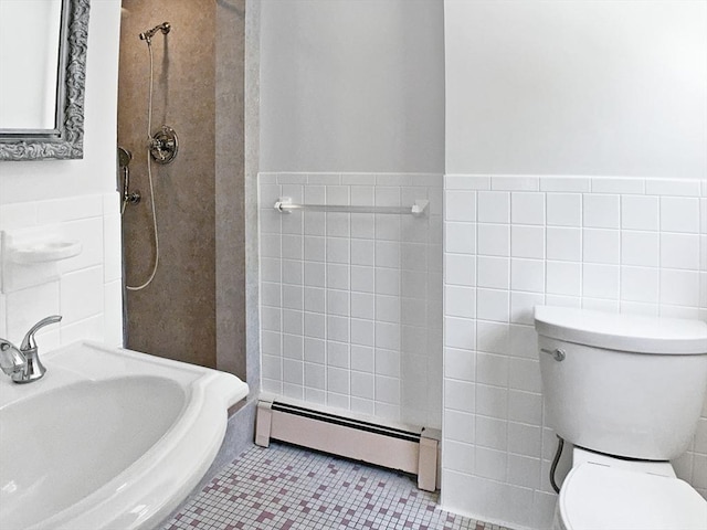 full bath featuring tile walls, a baseboard heating unit, toilet, a sink, and tiled shower