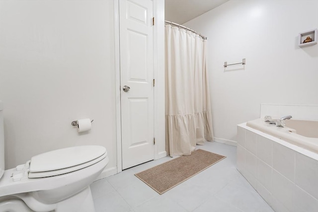 bathroom featuring tiled tub and toilet