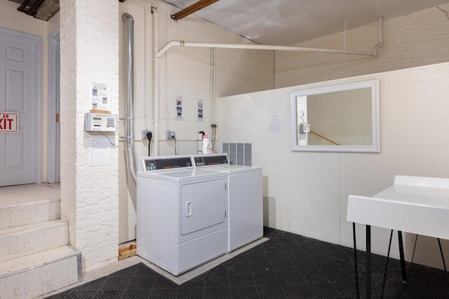 499 Beacon St, Boston, MA 02215 - shared laundry room featuring washing machine and clothes dryer