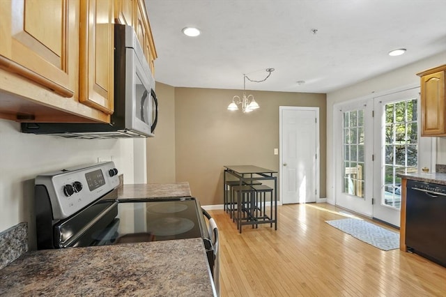 kitchen featuring a notable chandelier, recessed lighting, appliances with stainless steel finishes, and light wood-style floors