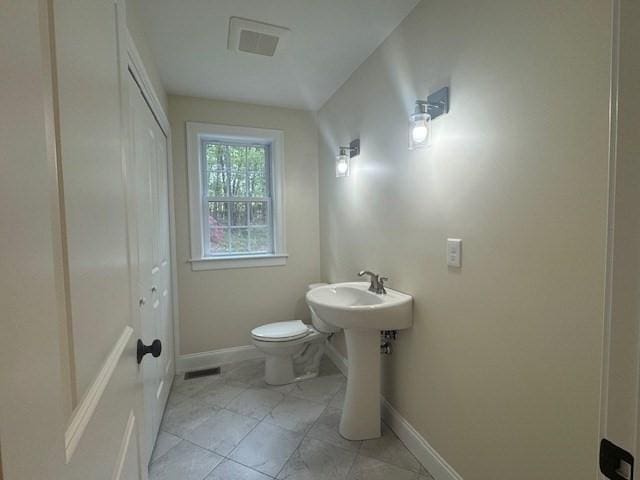 70 Kilburn St, Lunenburg, MA 01462 - bathroom with toilet and baseboards