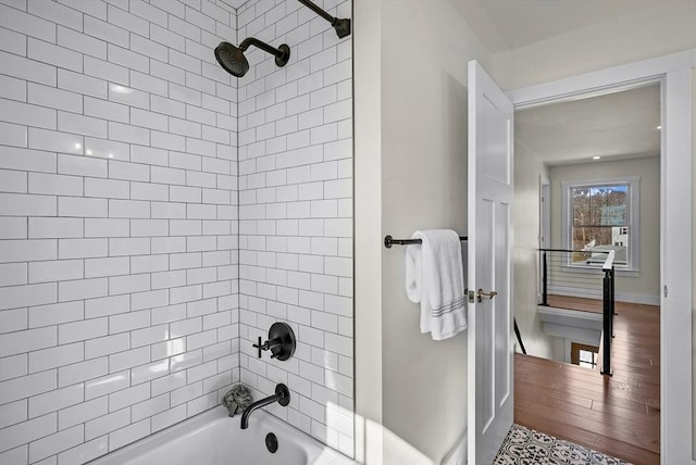 bathroom featuring tiled shower / bath