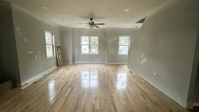 unfurnished room featuring light hardwood / wood-style flooring and ceiling fan