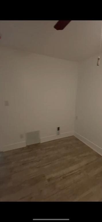 empty room with ceiling fan