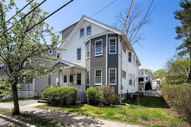 view of front of house featuring covered porch