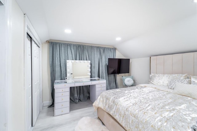 bedroom featuring vaulted ceiling, light wood finished floors, a closet, and recessed lighting