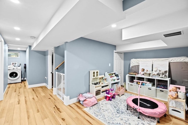 game room with visible vents, washer / clothes dryer, wood finished floors, recessed lighting, and baseboards