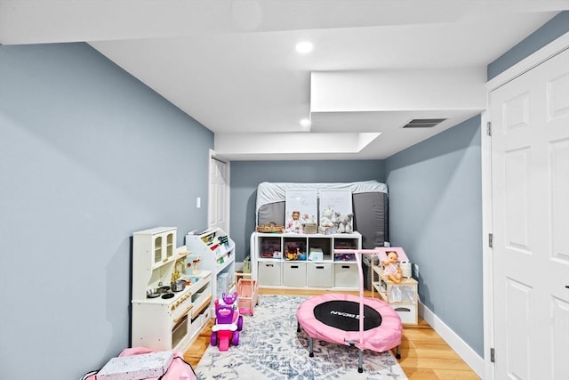 recreation room with recessed lighting, baseboards, visible vents, and light wood-type flooring