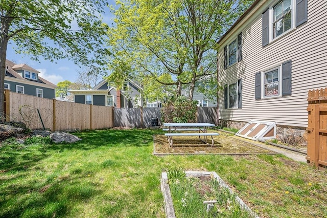 view of yard featuring a fenced backyard