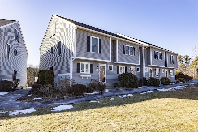 view of front of property with a front lawn