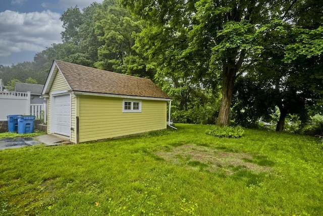 24 City View Ave, West Springfield, MA 01089 - view of yard featuring an outdoor structure, a detached garage, and asphalt driveway