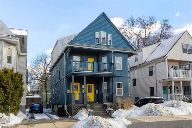 view of front of property featuring a balcony