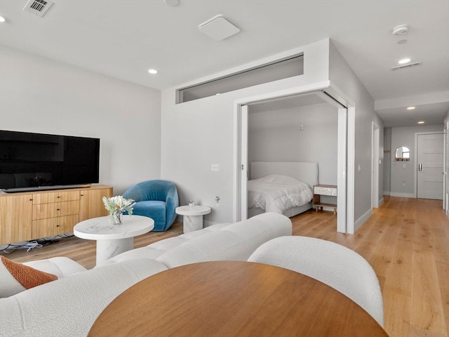 bedroom with visible vents, recessed lighting, light wood finished floors, and baseboards