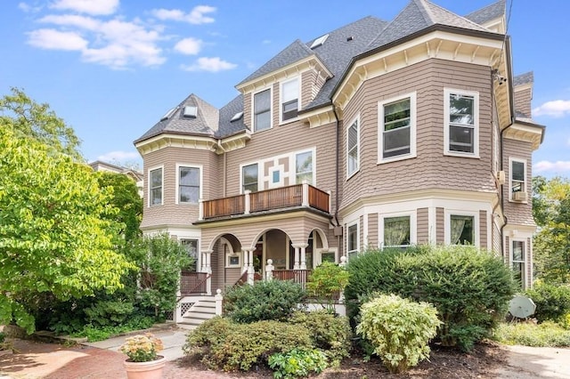 view of front of home with a balcony and a porch