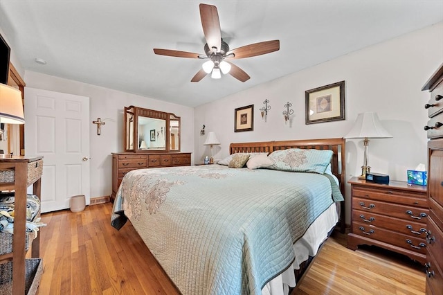 bedroom featuring light wood-style floors, ceiling fan, and baseboards