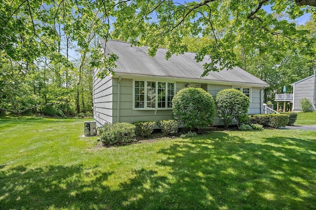 view of front of house featuring a front yard
