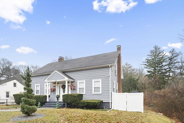 view of front facade featuring a front yard