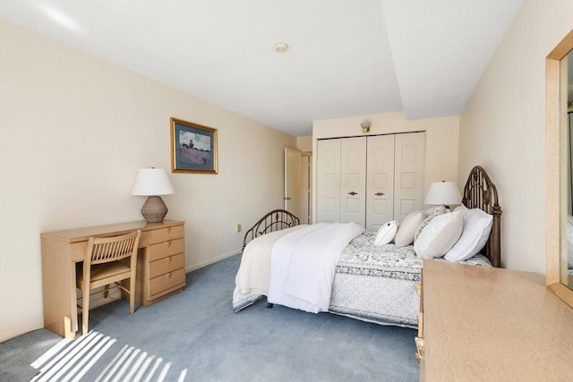 carpeted bedroom featuring baseboards and a closet