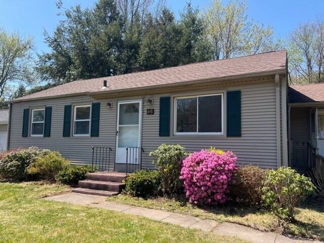 view of front of property with a front lawn